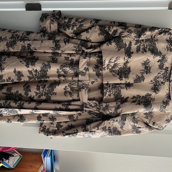 INC XL - Picture 2 of 4